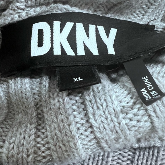 Gray Ribbed Sweater with Fringe Detail - Picture 4 of 5